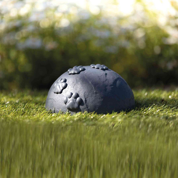Piedra Conmemorativa Cúpula con Huellas