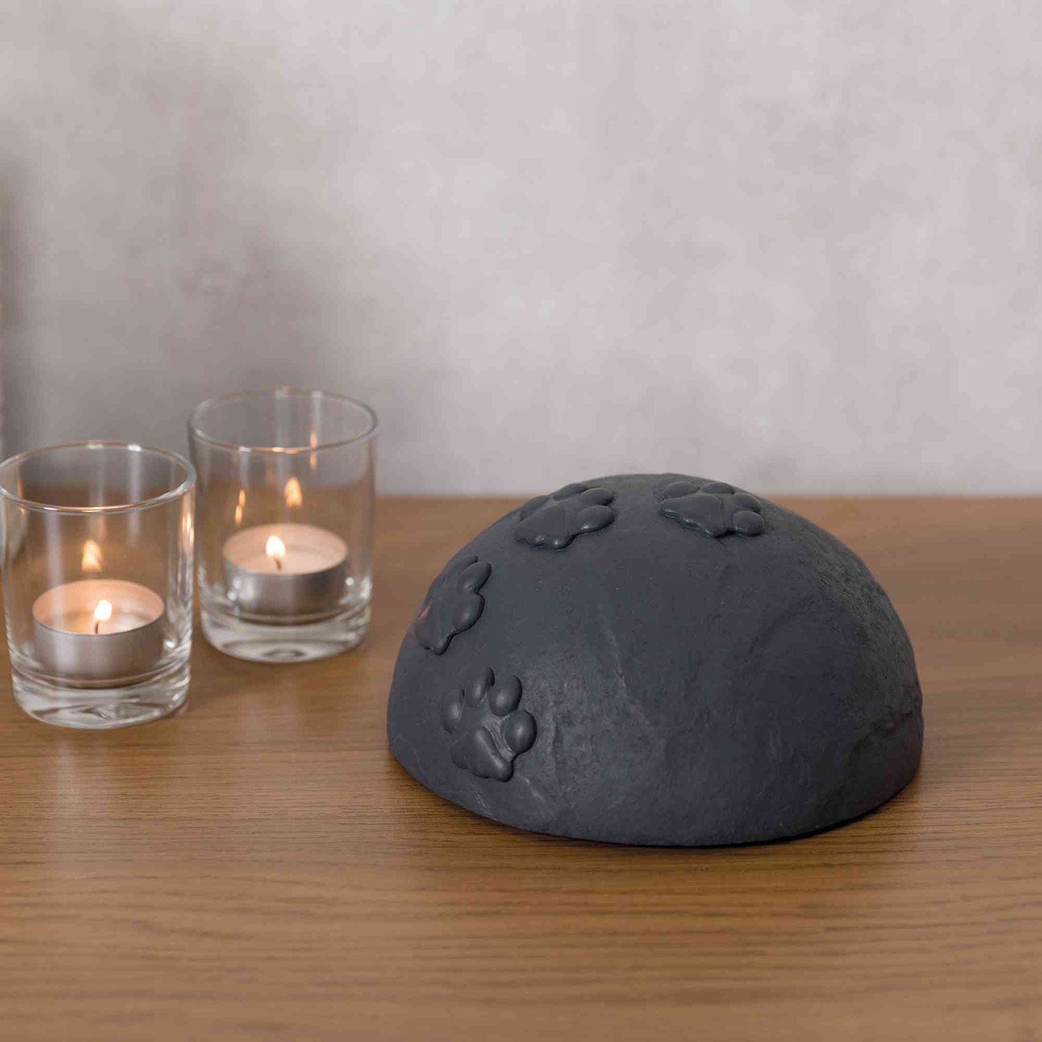 Piedra Conmemorativa Cúpula Huellas, ø15 × 8 cm, Gris