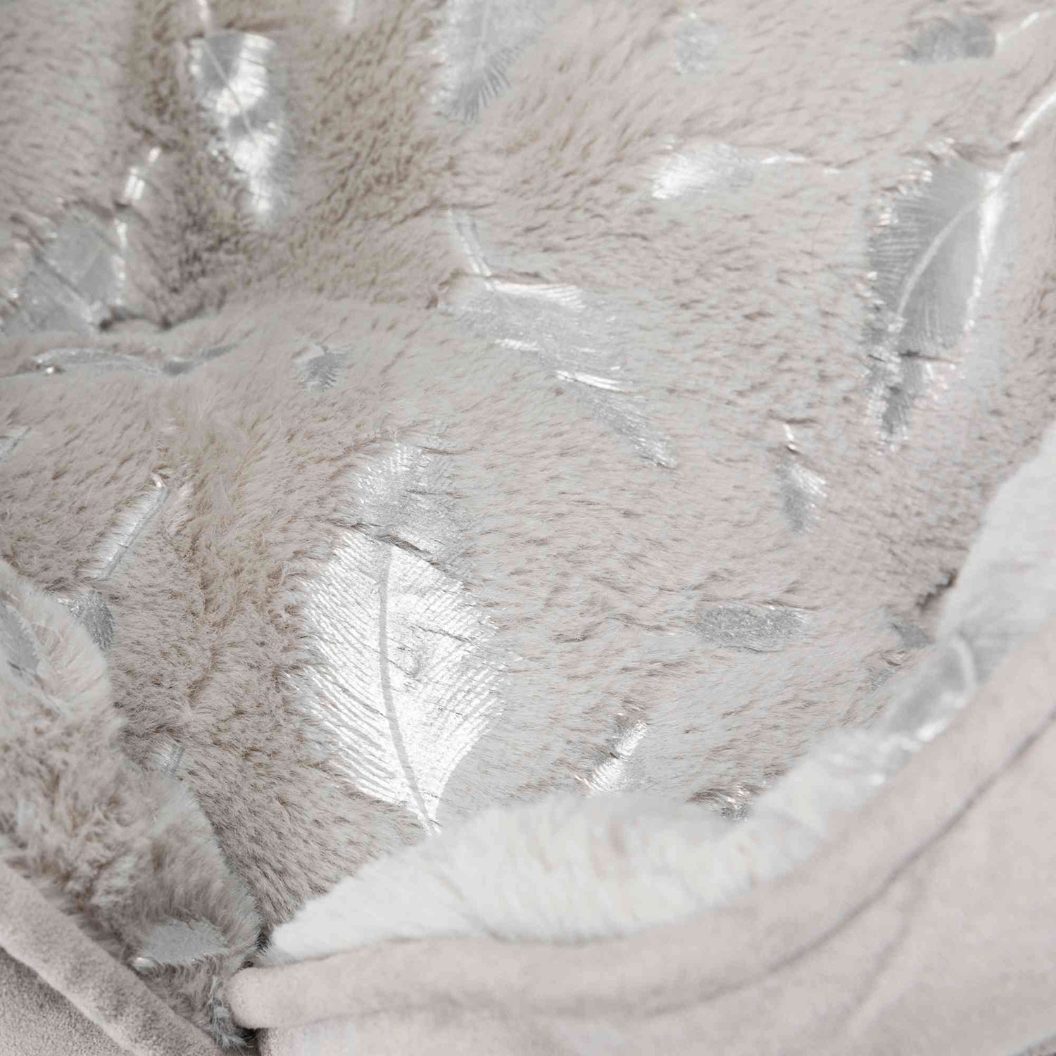 Cueva Suave Feather, 47 x 27 × 41 cm, Gris-Plata